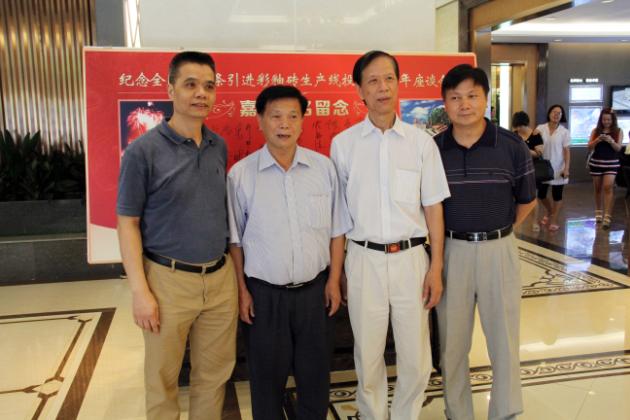 圖8、性價比高的高級拋光磚展區(qū)留影.jpg
