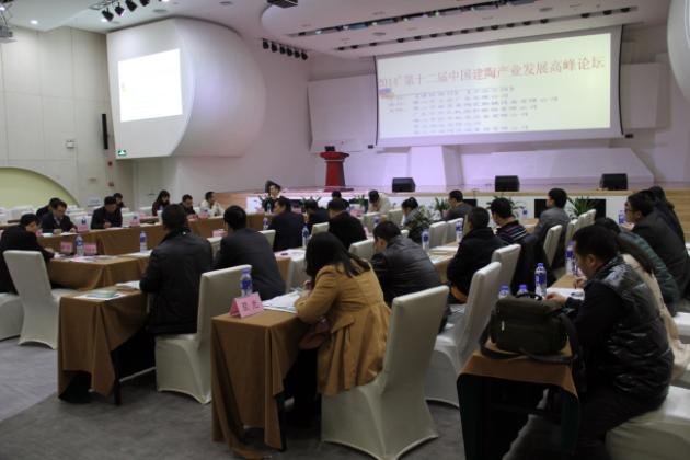 圖2、各企業(yè)策劃精英在會(huì)場(chǎng)聽(tīng)取論壇報(bào)告.jpg