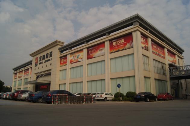 圖1、莊重氣派的營銷中心展館外觀
