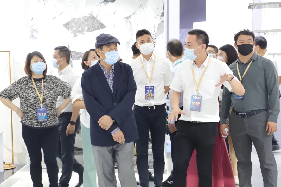 碧桂園董事局主席楊國強(qiáng)、集團(tuán)董事長梁桐燦圖片