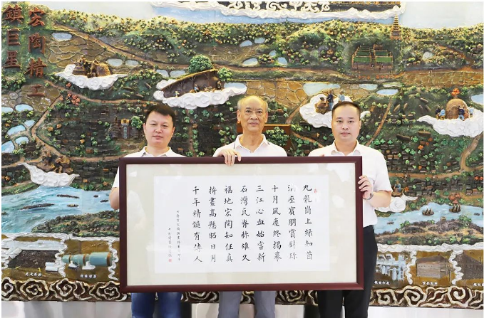詩(shī)人悟變恒為即將展現(xiàn)的拼畫(huà)開(kāi)幕賦詩(shī)《七律·賀宏陶陶瓷拼畫(huà)揭幕》