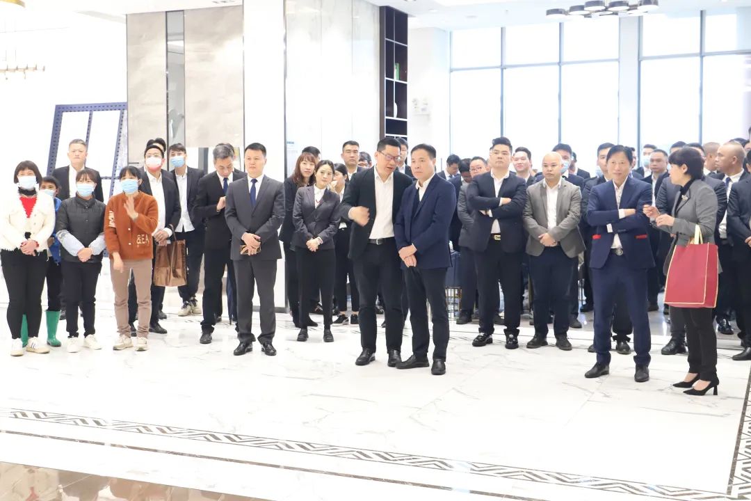 宏陶瓷磚地磚公司高層及部門代表前往南海、清遠(yuǎn)生產(chǎn)基地，共同慶賀瓷磚地磚生產(chǎn)基地開(kāi)工